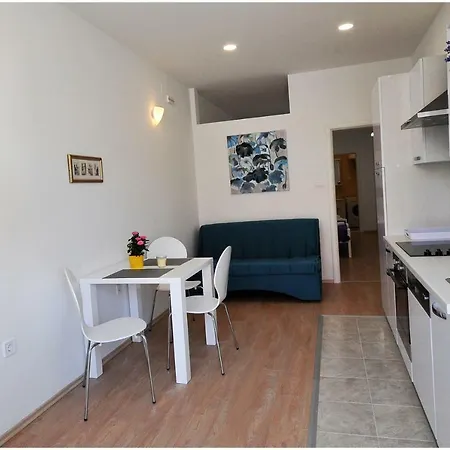 Διαμέρισμα Apartman 2 *